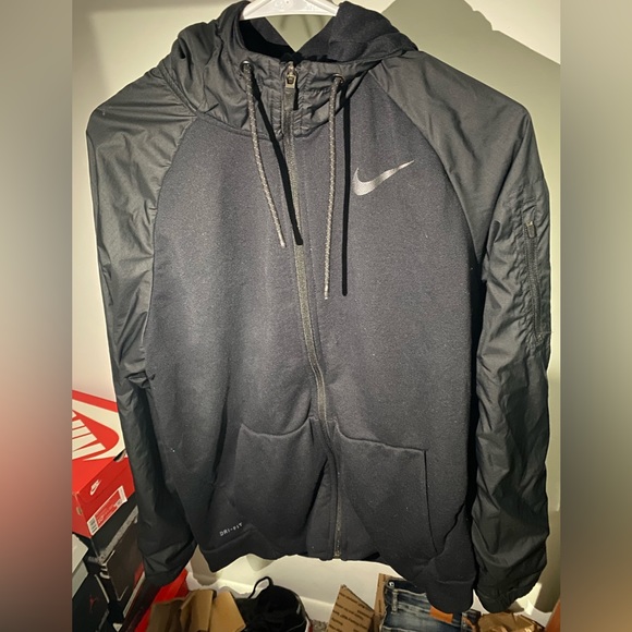 Nike Jacket - Picture 2 of 7